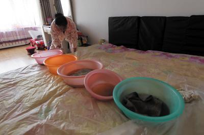 都安楼上漏水，住户失联，小区没物管，业主维权难！律师来支招……